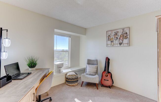 2 beds, 2 baths, 870 sqft, $1,735, Unit 10-112