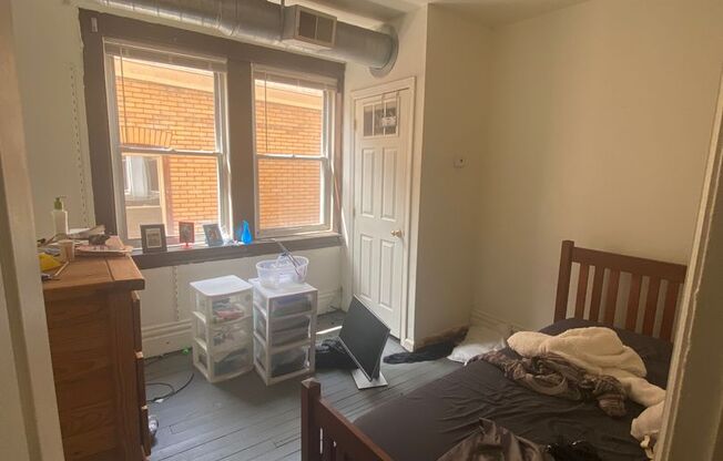 3 beds, 1 bath, $2,400, Unit #2