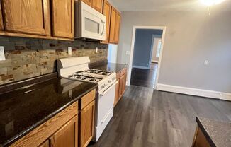 3 beds, 1 bath, $1,575, Unit Unit 3