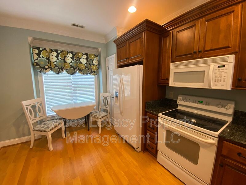 104 W SAVANNAH RDG RD