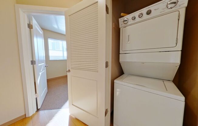 3 beds, 1.5 baths, 848 sqft, $2,400, Unit 203