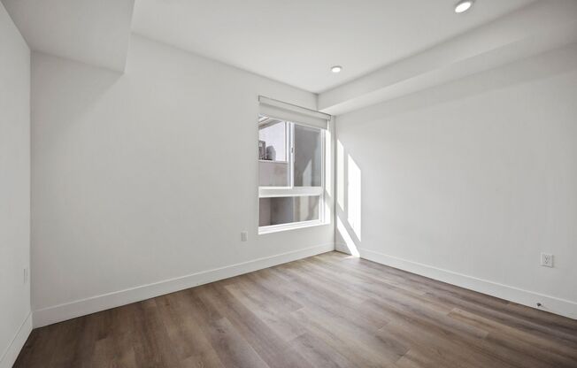 3 beds, 3 baths, 938 sqft, $3,441, Unit 208