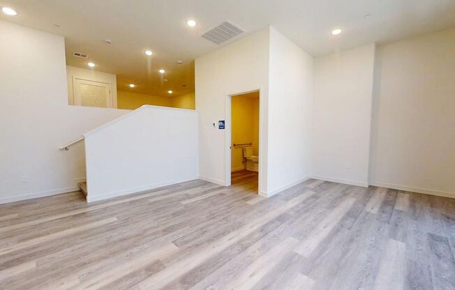 Studio, 2 baths, 867 sqft, $2,795, Unit Live/Work Loft - B