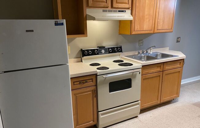 1 bed, 1 bath, $800, Unit 3