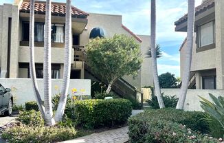 Del Mar Heights 1 br condo