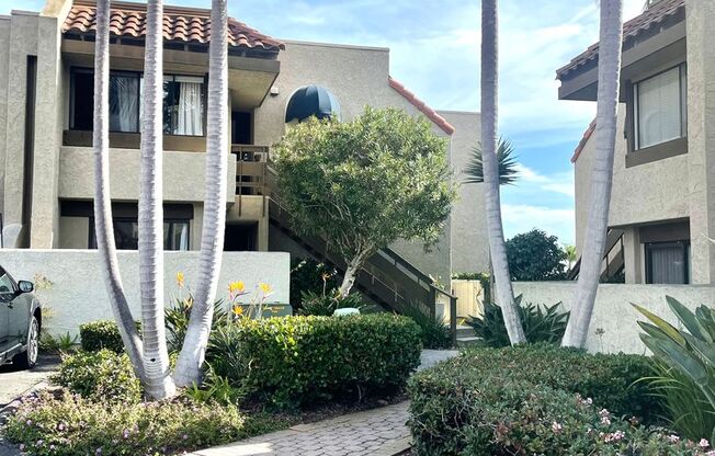 Del Mar Heights 1 br condo