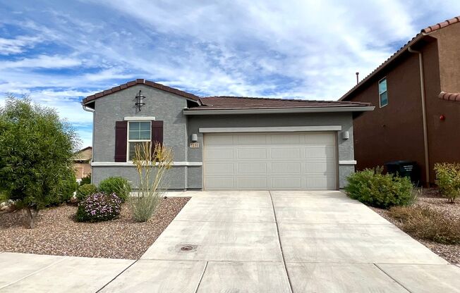 4 Bedroom Home with Community Pool in Vail School District