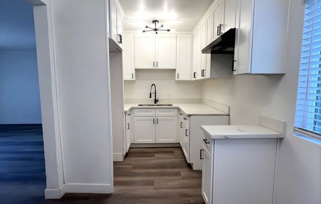 1714 E San Luis St