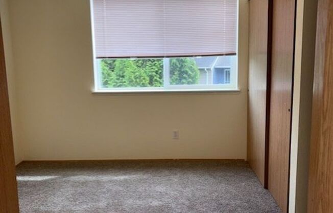 2 beds, 2 baths, 945 sqft, $1,675, Unit 24-401