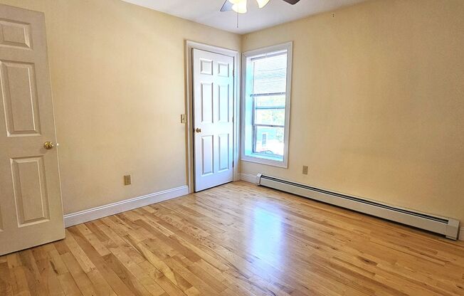 1 bed, 1 bath, $1,900, Unit APT 5