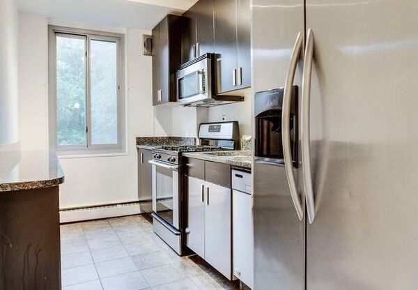 4200 Cathedral Ave NW