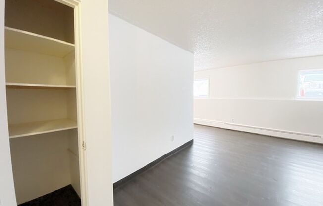 1 bed, 1 bath, $1,095, Unit B