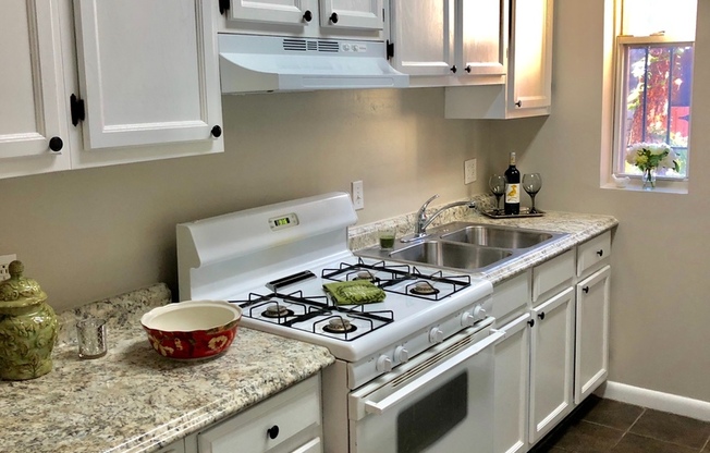 Gorgeous 3 Bedroom , 2 Level Townhome- Hardwood floors, Newly Renovated