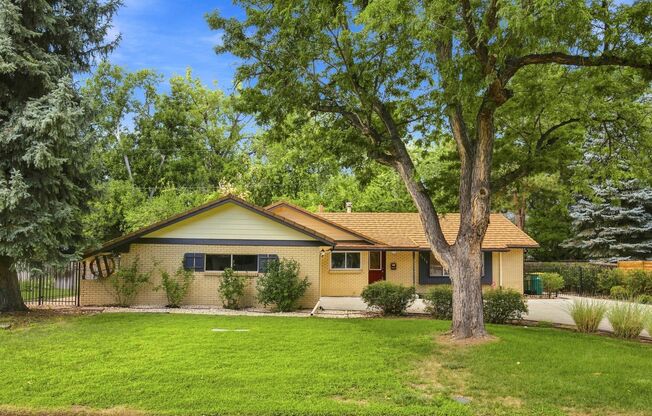 Charming 3-Bedroom Home in Lakewood, CO