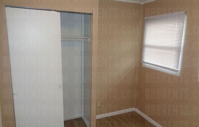 3 beds, 1 bath, $1,075