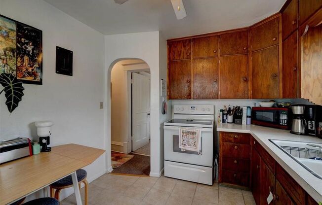 2 beds, 1 bath, $1,195