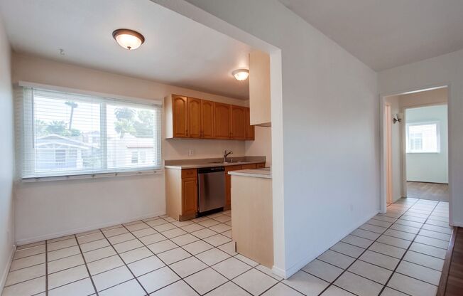2 beds, 1 bath, 850 sqft, $2,450, Unit 10