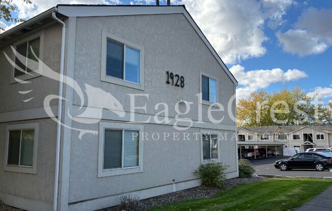 Two Bedroom Upstairs Unit in The Vineyards *$200.00 Off 2nd Month Rent**