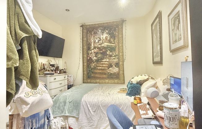 216 W 108 ST