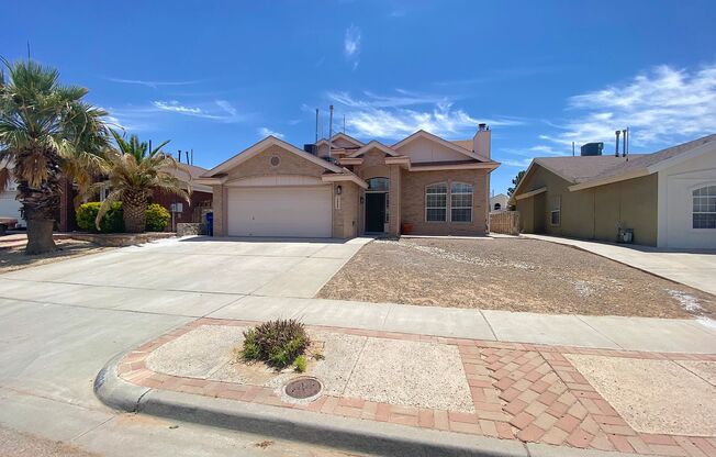 East El Paso 3 bed Refrig A/C with Loft
