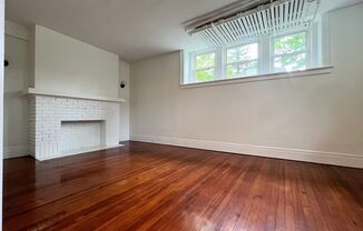 2 beds, 1 bath, $1,300, Unit 31A