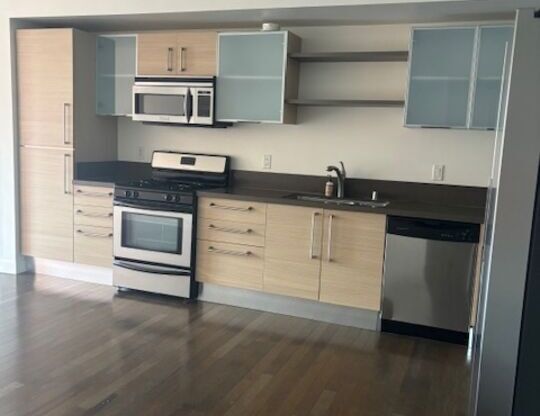 1 bed, 1 bath, 830 sqft, $2,700, Unit 530