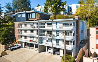 The Dexter - Located on Dexter Ave is steps from the Fremont Bridge