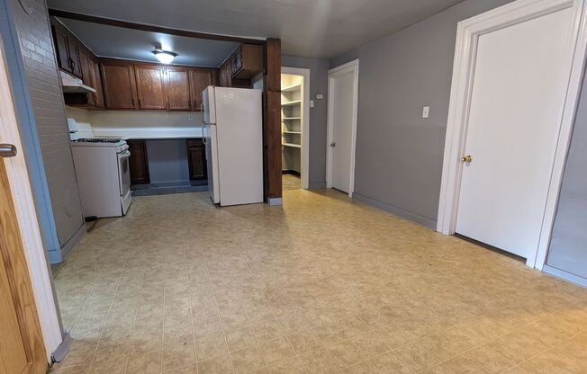 1 bed, 1 bath, 650 sqft, $985, Unit 2