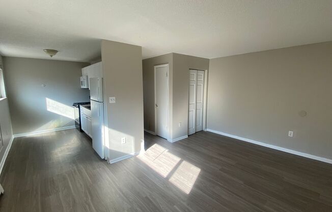Updated 1 bed, 1 bath Apartment in Aurora!