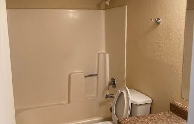 2 beds, 1 bath, 817 sqft, $1,225, Unit Unit B