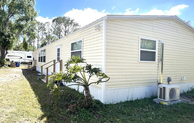 FIRST MONTHS RENT FREE!!! 5 ACRES OF PARADISE!!!