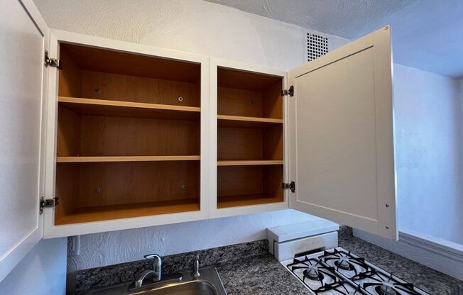 Studio, 1 bath, 400 sqft, $875, Unit 710