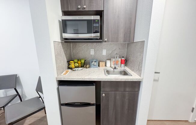 Studio, 1 bath, 186 sqft, $1,150, Unit 227