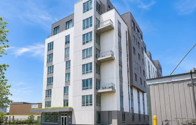 1 bed, 1 bath, 814 sqft, $3,400, Unit 410