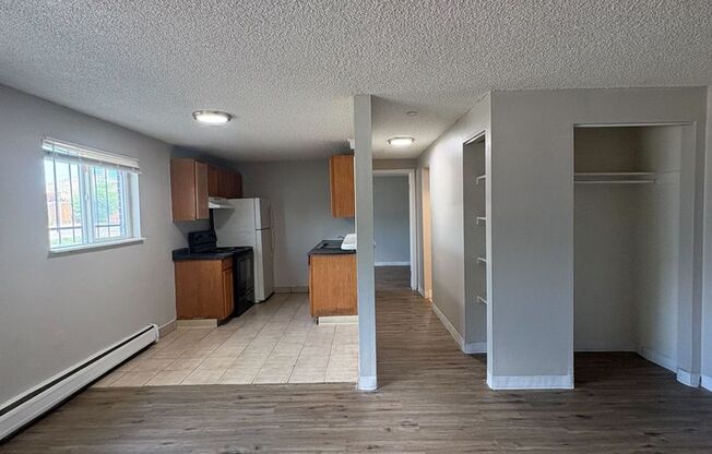 Modern Studio & 1-Bedroom Apartments in Convenient North Aurora Location