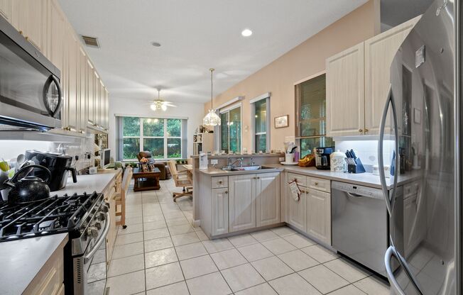 3 BR 2BA CBS home in the gated community of Lake Charles St Lucie West.