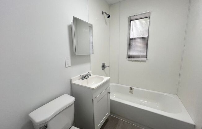 2 beds, 1 bath, 750 sqft, $1,800, Unit 5200-24