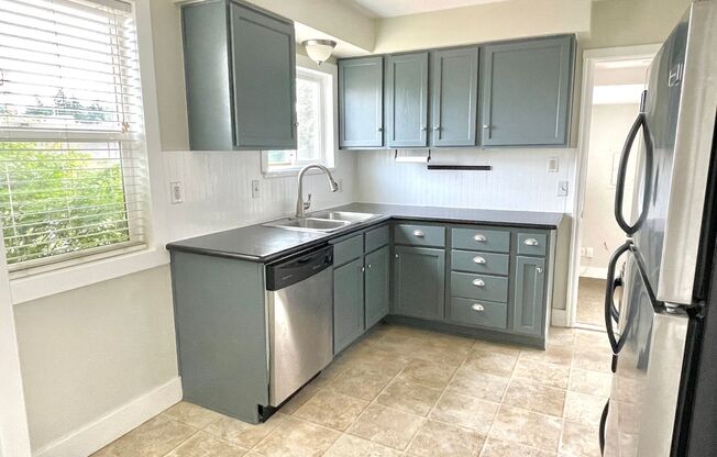 3 beds, 1 bath, $2,295