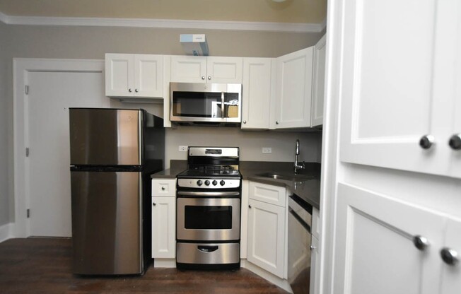817 Lakeside Pl.