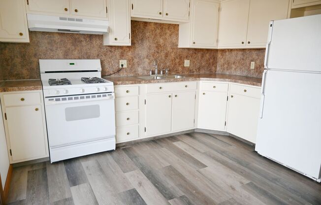 Welcome Home to Kingswood Manor: Your Oasis in the Heart of Omaha!