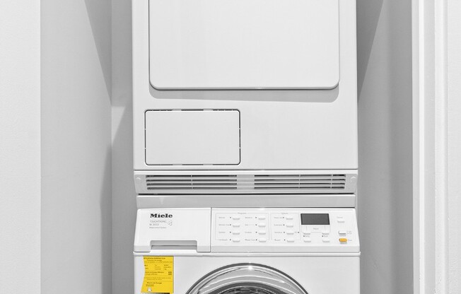 Studio, 1 bath, $4,800, Unit 9B