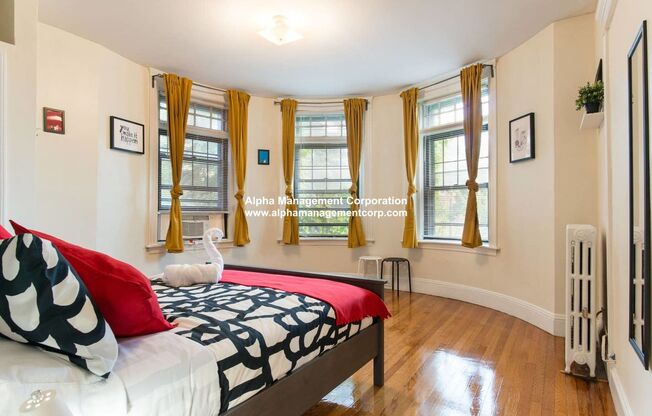 Furnished Dorm-Style Housing In Coolidge Corner.  ALL UTILS INCLUDED.  Bi-Weekly Pro Cleaning