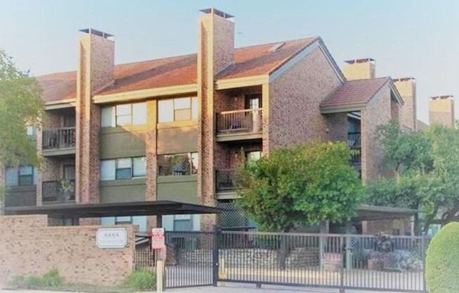 TALLWOOD CONDOMINIUMS -  MO-PAC/ 183