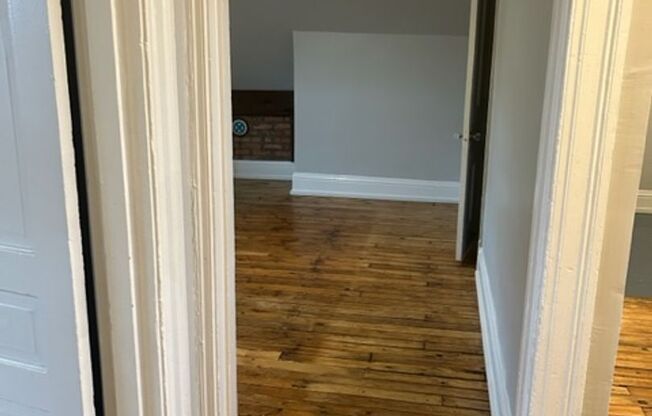 1 bed, 1 bath, 1,000 sqft, $1,375, Unit Apt 4