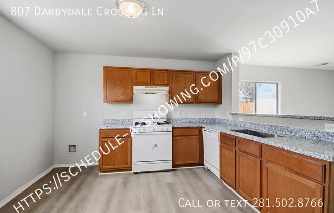 807 DARBYDALE XING LN