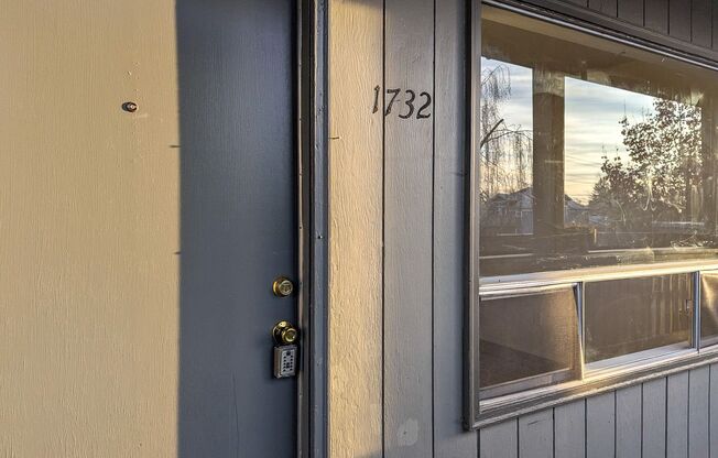 1720 1738 BROADWAY ST NE