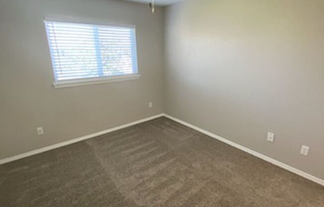 2 beds, 2 baths, 856 sqft, $920, Unit 2827-1811