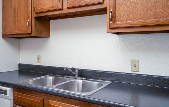 2 beds, 1 bath, 1,000 sqft, $1,415, Unit 820-103