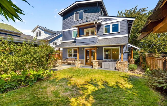 MOVE IN SPECIAL!! Beautiful Ravenna Home
