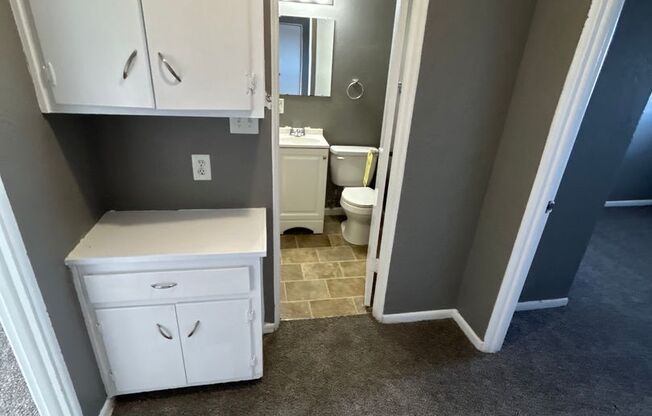 2 beds, 1 bath, 750 sqft, $1,095, Unit B11 1027 16